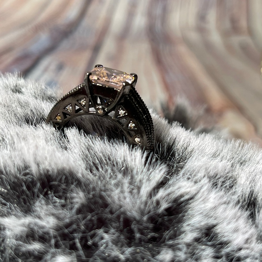 Wedding ring - Picture 4 of 5